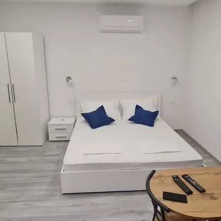 Apartment Dado
